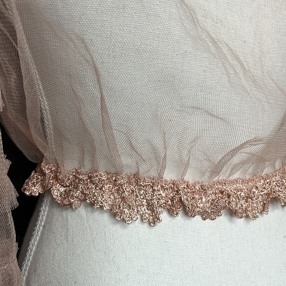 THE CLOTHING COMPANY SMALL PINK LACE BLOUSE - Picture 6 of 9
